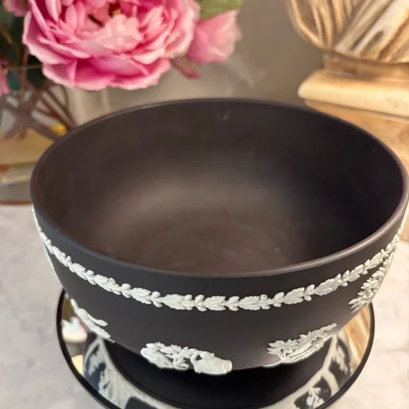 Harrods Wedgwood decorative bowl.Decorative etched Bowl. Greek Revival aesthetic - Picture 4 of 6